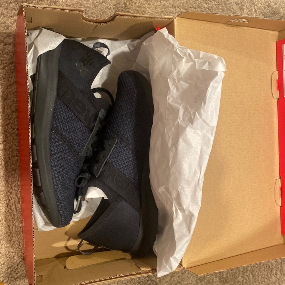 New balance, non slip, black, size 6 1/2, only wore once! Great condition!